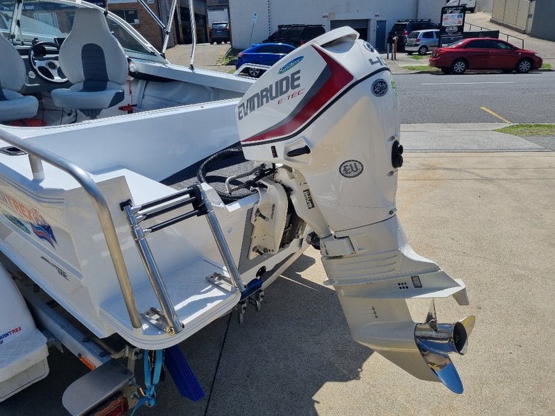 Quintrex 430 Fishabout